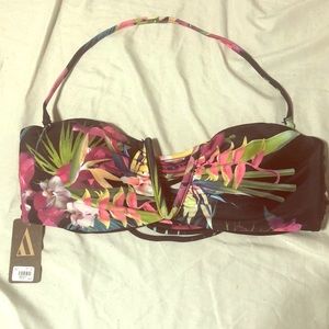 NWT strapless bikini top with back strap detail